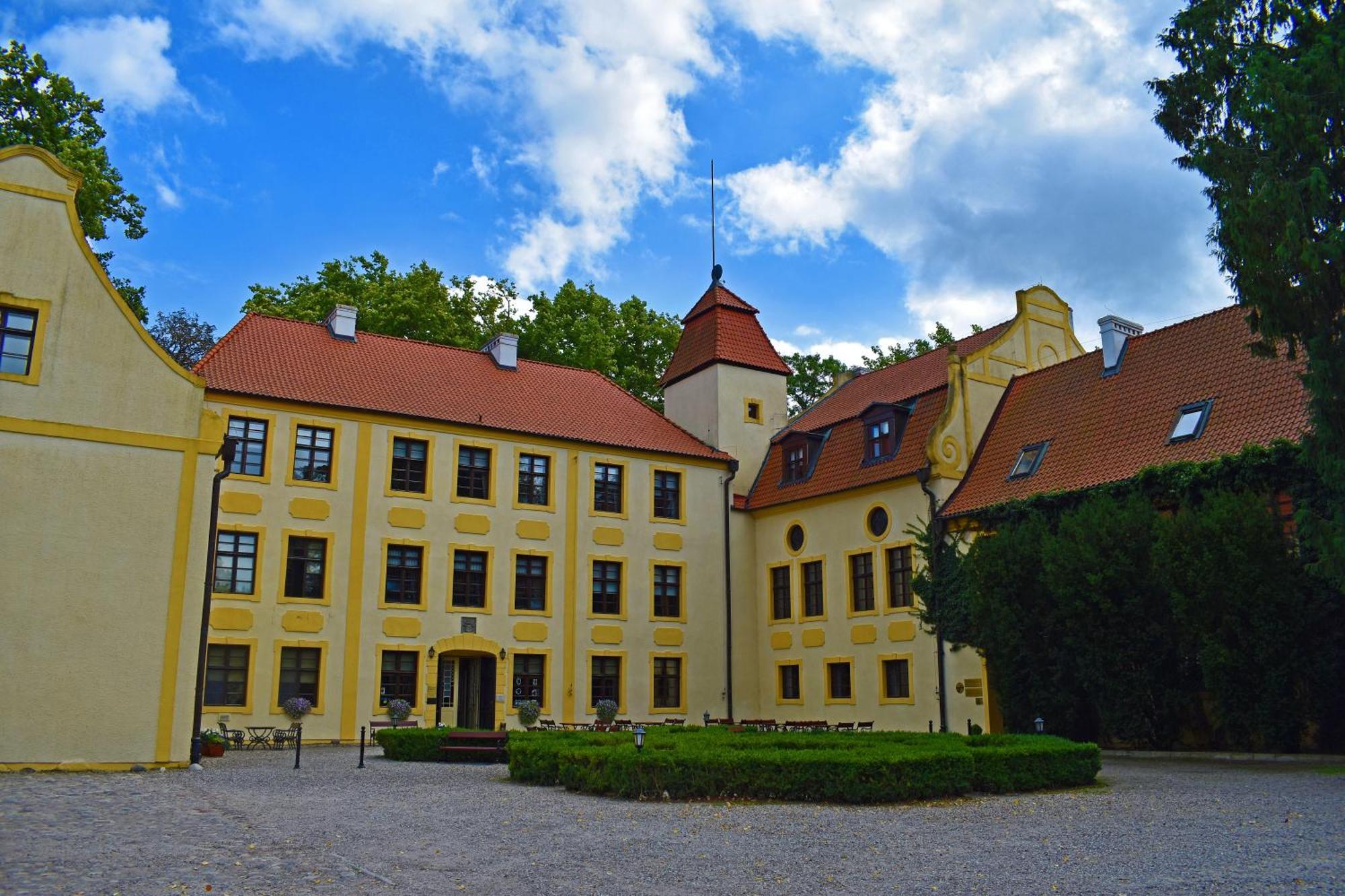 Zamek W Krokowej Aparthotel Krokowa Exterior photo